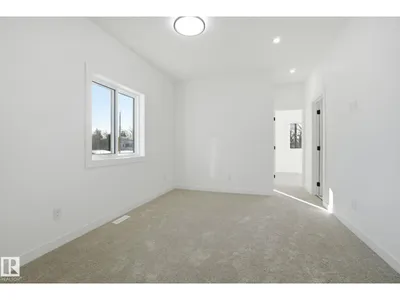 10124 82 ST NW photo 21