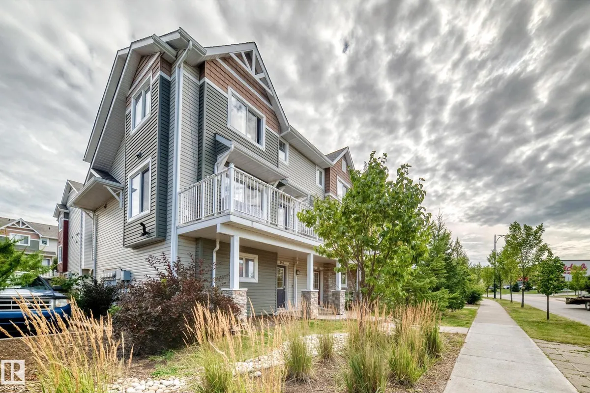 #146 655 TAMARACK RD NW exterior