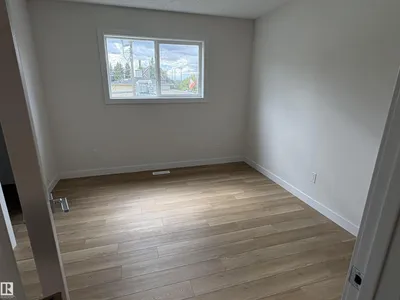 4843 115 AV NW photo 10