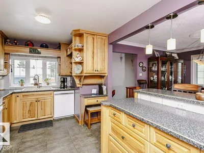 15634 81 AV NW photo 9