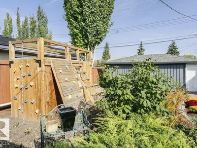 15634 81 AV NW photo 39