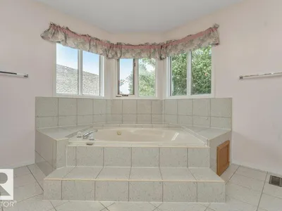 4908 43 AV NW photo 29