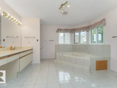 4908 43 AV NW photo 27