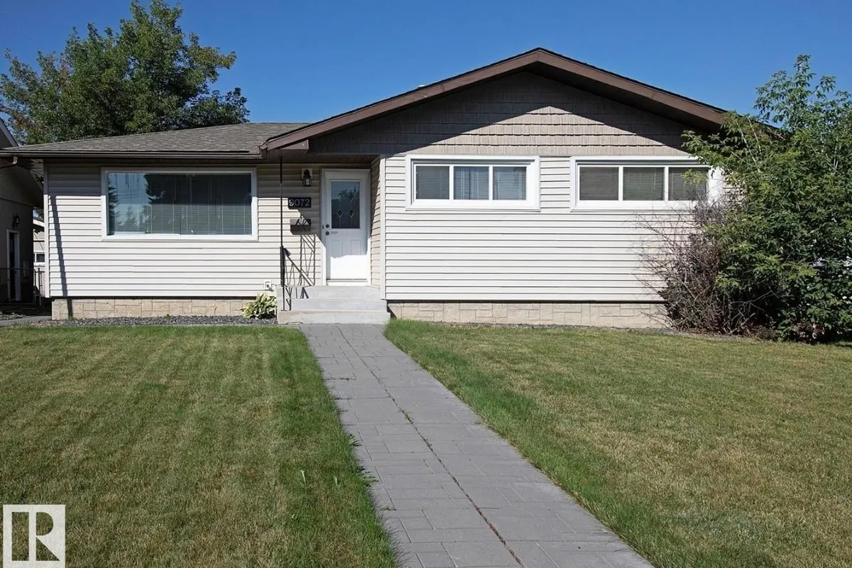 9072 52 ST NW exterior