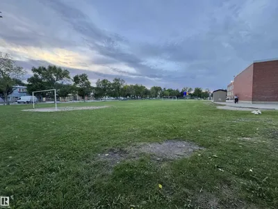 12046 89 ST NW photo 42