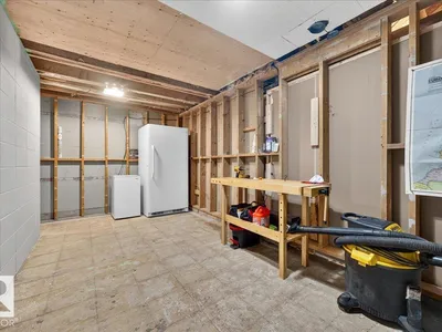 5211 94A AV NW photo 50