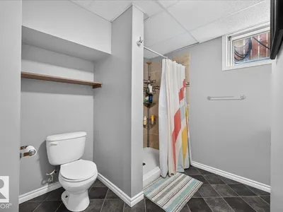 5211 94A AV NW photo 42