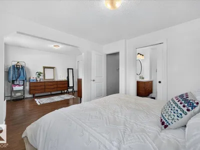 5211 94A AV NW photo 21