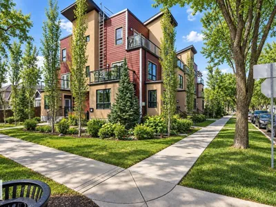 10806 83 AV NW photo 23