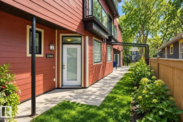 10806 83 AV NW photo 3