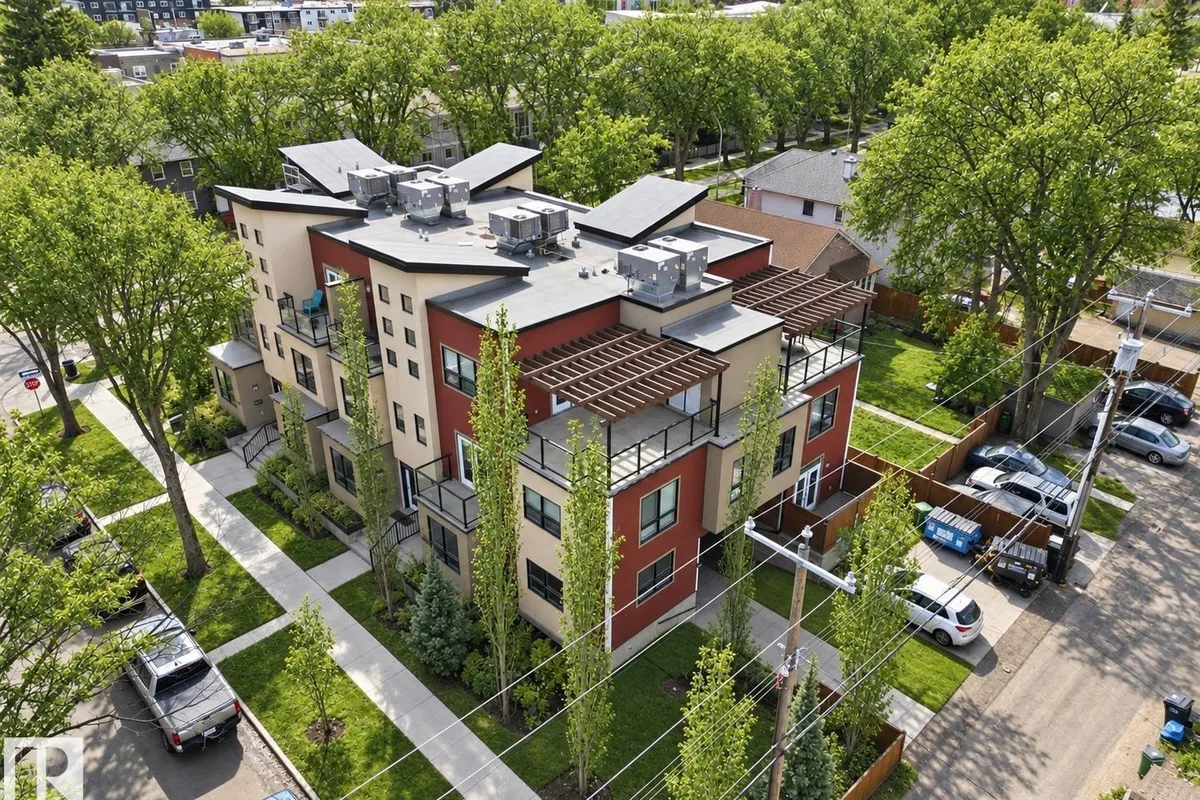 10806 83 AV NW exterior