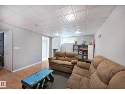 8127 7 AV SW photo 27