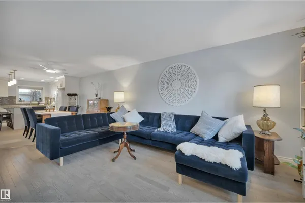 11234 105 ST NW photo 3