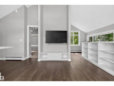 11212 75 AV NW photo 8