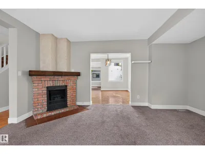 11212 75 AV NW photo 29