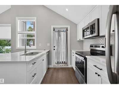 11212 75 AV NW photo 10