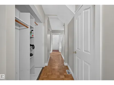 11212 75 AV NW photo 34