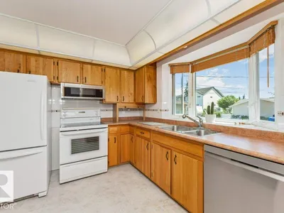 11415 56 AV NW photo 11