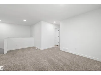 8724 183 AV NW photo 25