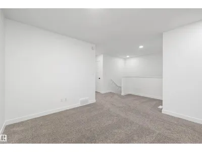 8724 183 AV NW photo 26