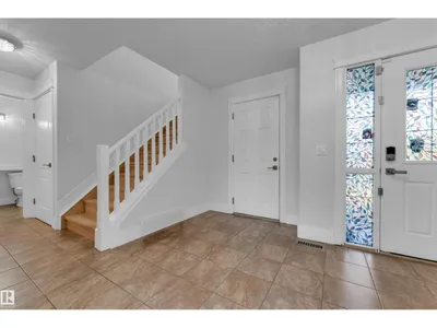 3003 25 AV NW photo 6