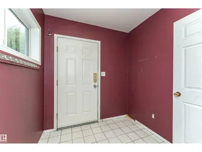 10930 80 AV NW photo 18