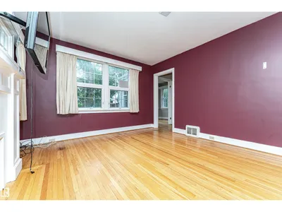 10930 80 AV NW photo 4