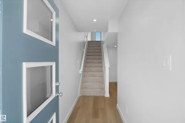 936 19 AV NW photo 3