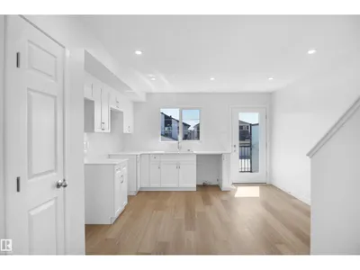 936 19 AV NW photo 14