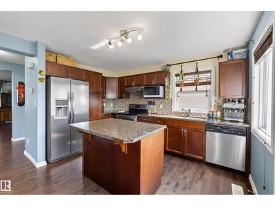 3003 20 AV NW photo 19