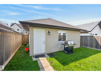 3003 20 AV NW photo 38