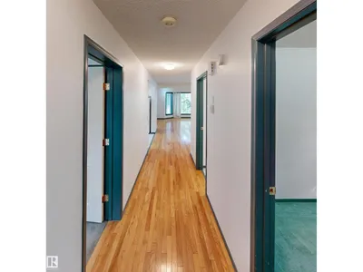 10941 81 AV NW photo 13