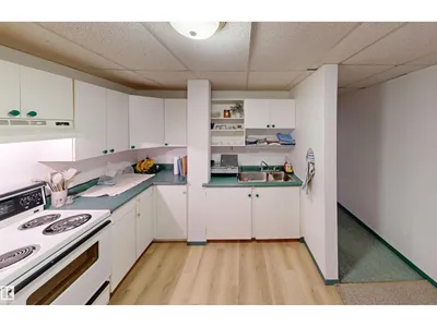 10941 81 AV NW photo 44