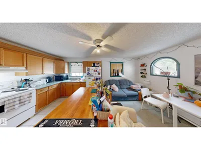 10941 81 AV NW photo 36