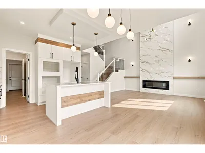 10458 104 ST photo 10