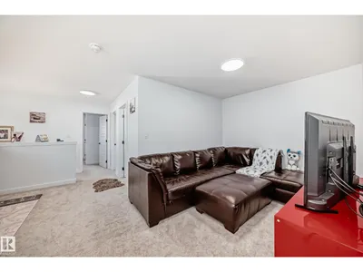 563 KLEINS CR photo 16