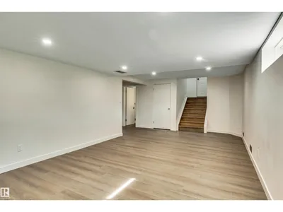 12 A INVERMERE PL photo 34