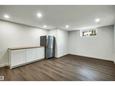 12 A INVERMERE PL photo 37
