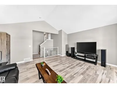 5633 175A AV NW photo 29