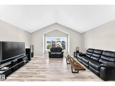 5633 175A AV NW photo 27