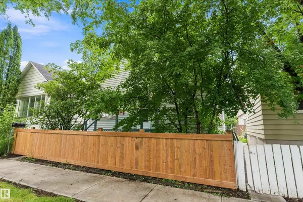 10816 92 ST NW photo 2