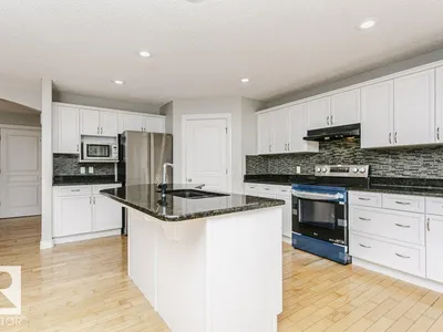 8018 3 AV SW photo 16