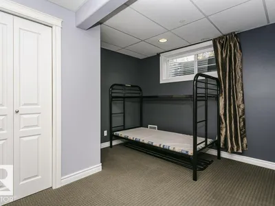 8018 3 AV SW photo 40