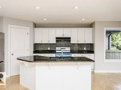 8018 3 AV SW photo 20