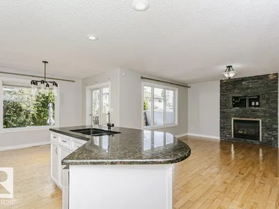 8018 3 AV SW photo 22