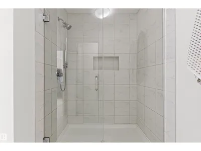 915 177 ST SW photo 39