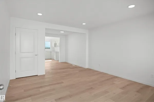 505 177 AV NE photo 3