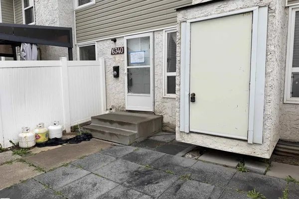 6340 184 ST NW photo 3