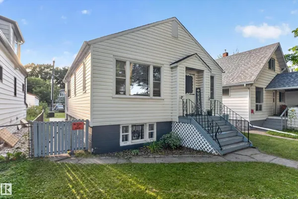 11406 83 ST NW photo 2