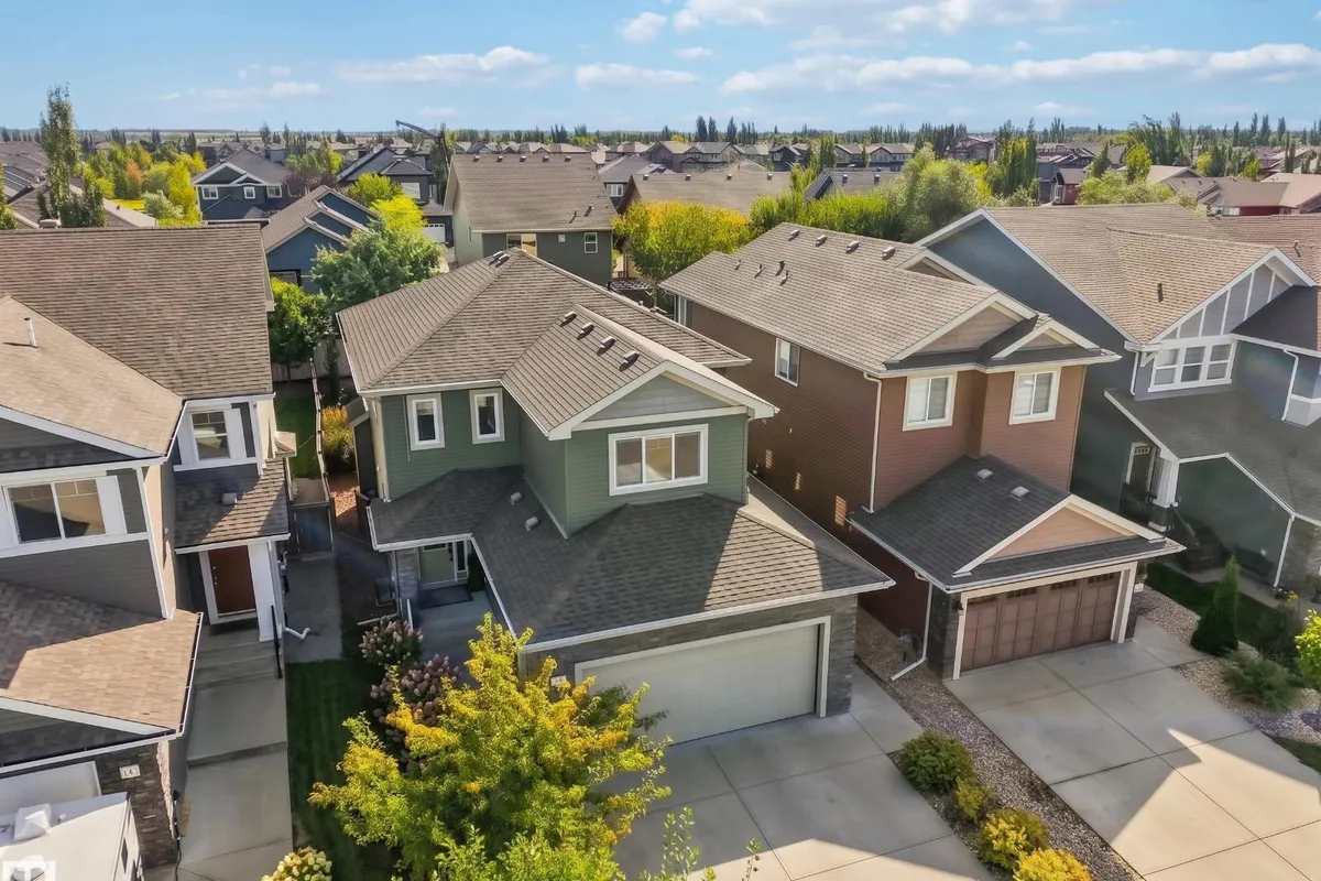 7 ETOILE CRES exterior